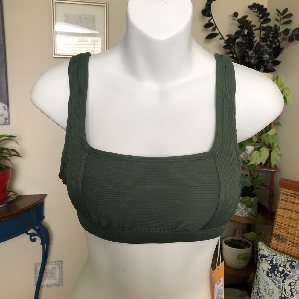 NWT Kona Sol bikini / bathing suit top
Size: small 4 - 6